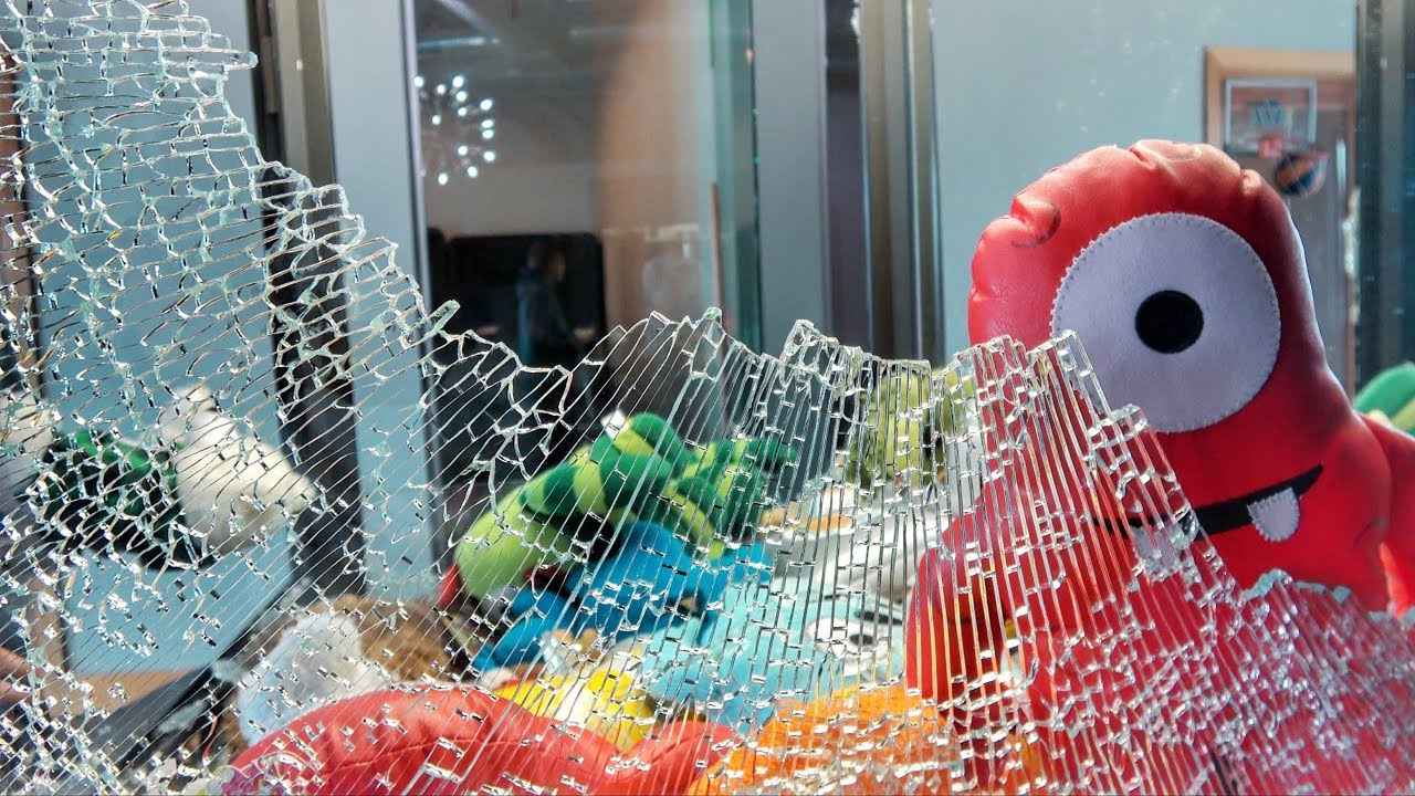 What's inside a Claw Machine? Closed Captions by CCTubes